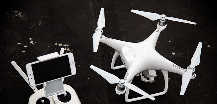 我是做檢測行業的大客戶銷售，在新能源的光伏、儲能和充電樁方面做市場去哪里找客戶呢 ?智能充電樁相比傳統充電樁有哪些優勢 